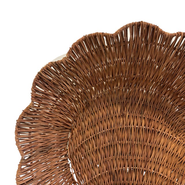 2020s Woven Rattan Scallop Coastal Clam Sea Shell Shape Basket Trays (Set of 2) For Sale - Image 5 of 7