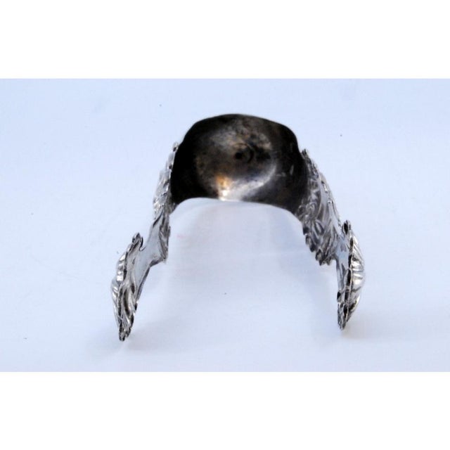 Silver Ice Tongs with Reliefs and Application on the Stem For Sale - Image 4 of 9