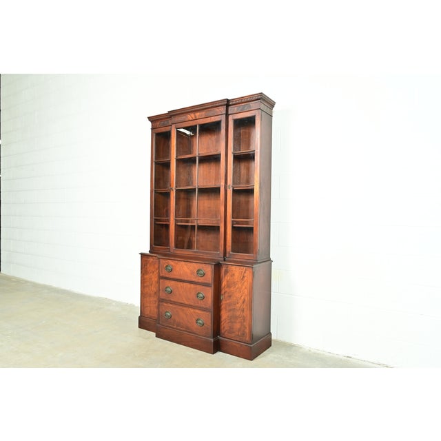 English Kittinger Furniture Georgian Flame Mahogany Breakfront Bookcase Cabinet, Circa 1960s For Sale - Image 3 of 14