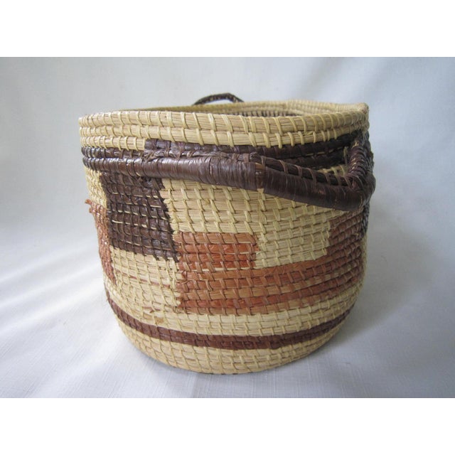 1970s Wounaan Indian Hand-Woven Classic Greek Key Panama Basket For Sale - Image 4 of 6