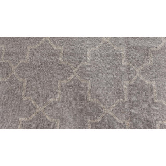 1980s Doris Leslie Blau Dhurrie Vintage Light Gray - Handmade Carpet For Sale - Image 5 of 8
