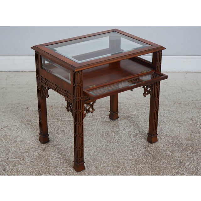 Pair of Chippendale Mahogany Glass Top Showcase End Tables For Sale - Image 4 of 17