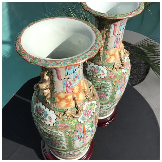 19th Century Chinese Export Vases - a Pair For Sale In Mobile - Image 6 of 7