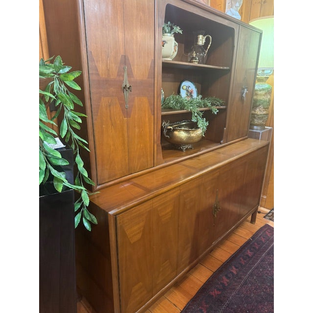 Chinoiserie 1950s Walnut Chinoserie China Cabinet W/Asian Inspired Hardware For Sale - Image 3 of 11