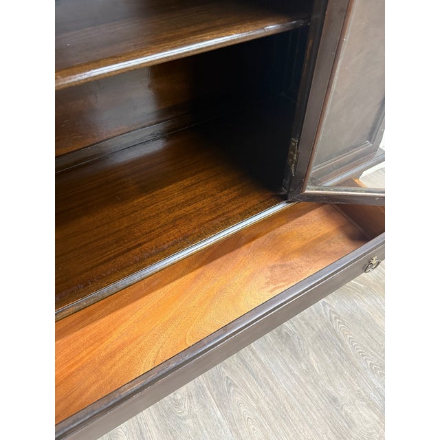 Vintage Queen Anne Style Mahogany China Cabinet Display Cabinet Curio Bookshelf For Sale - Image 10 of 14