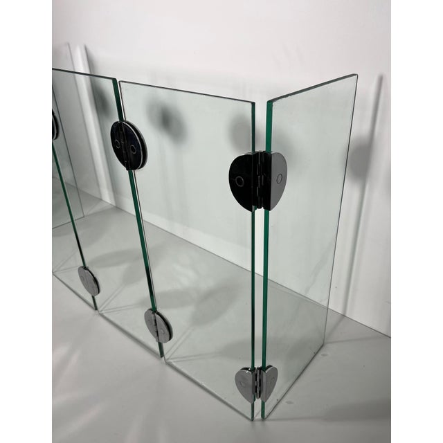 Exceptional fireplace screen made of 6 glass panels and chrome hinges For Sale - Image 6 of 12