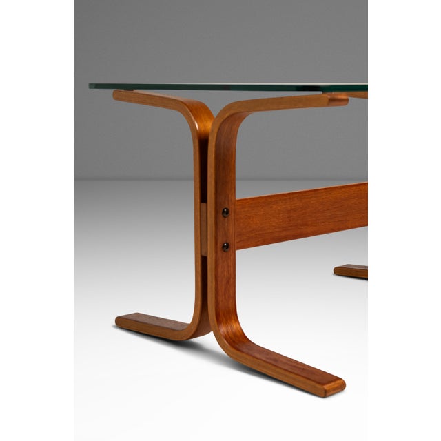 Mid-Century Scandinavian Modern "Siesta" Occasional / Side Table in Beech W/ Glass Top Attributed to Ingmar Relling for Westnofa, Norway, C. 1970s For Sale - Image 13 of 14