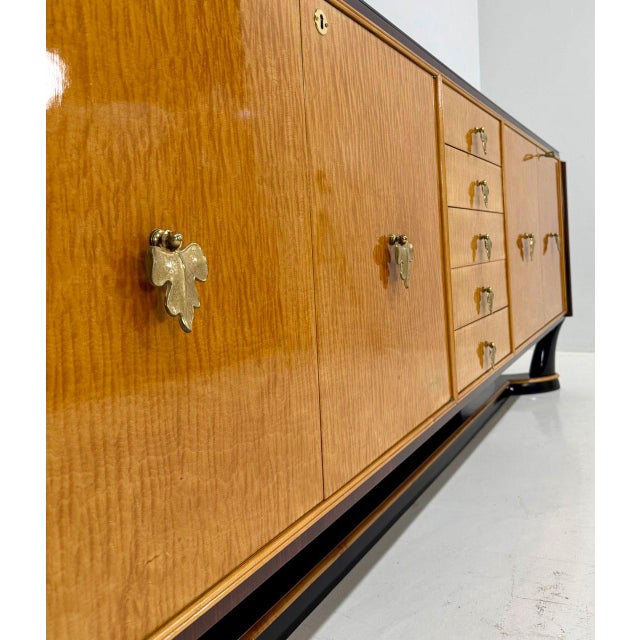 Beige Art Deco Italian Maple Sideboard attributed to Osvaldo Borsani, 1940s For Sale - Image 8 of 16
