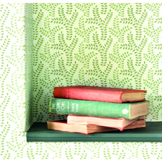 Traditional Sanderson Yarton Wallpaper in Moss For Sale - Image 3 of 3