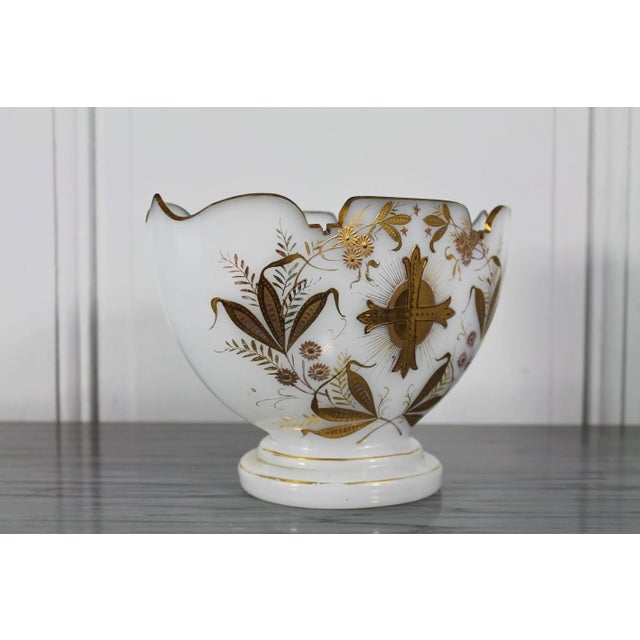 Beautiful wedding vase in white gold opaline glass with fine gold, decorated with a radiant cross, flowers and ears,...