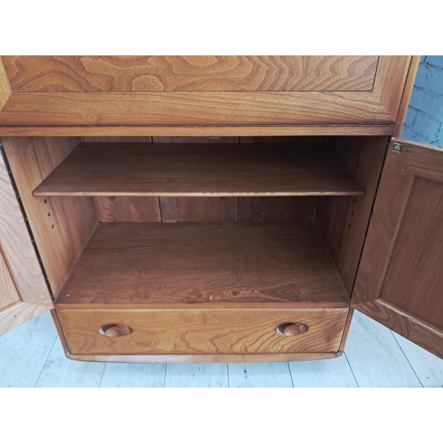 Mid-Century Modern Drinks Cabinet in Elm by Lucian Ercolani for Ercol, 1960s For Sale - Image 16 of 18