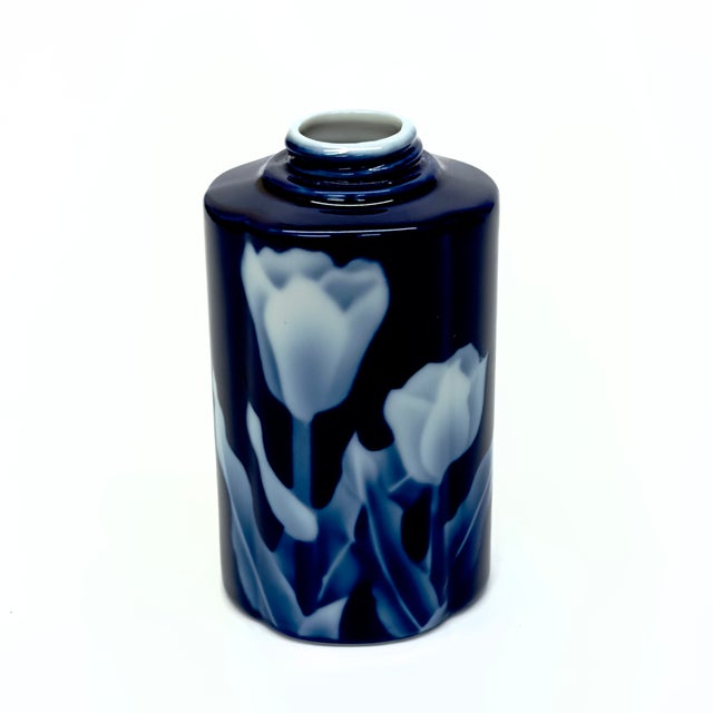 Chinoiserie Eclectic Blue & White Porcelain Vessel Curation - Group of 5 For Sale - Image 3 of 18