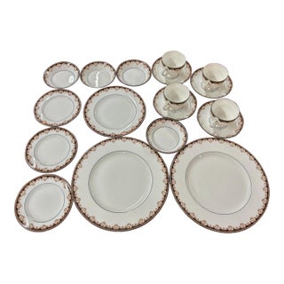 1980s Wedgewood Medeci China, 18 Pieces For Sale