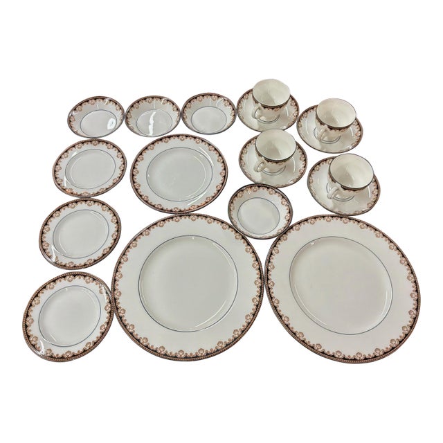1980s Wedgewood Medeci China, 18 Pieces For Sale