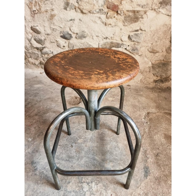 This vintage industrial stool was produced by Heliolith and originates from a French workshop dating from the 1950s. The...
