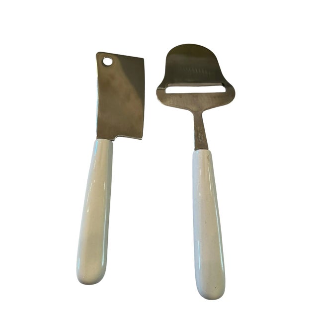 Classic set of vintage Elesva delft cheese cutters. This cheese shaver and cleaver make the perfect addition to any cheese...