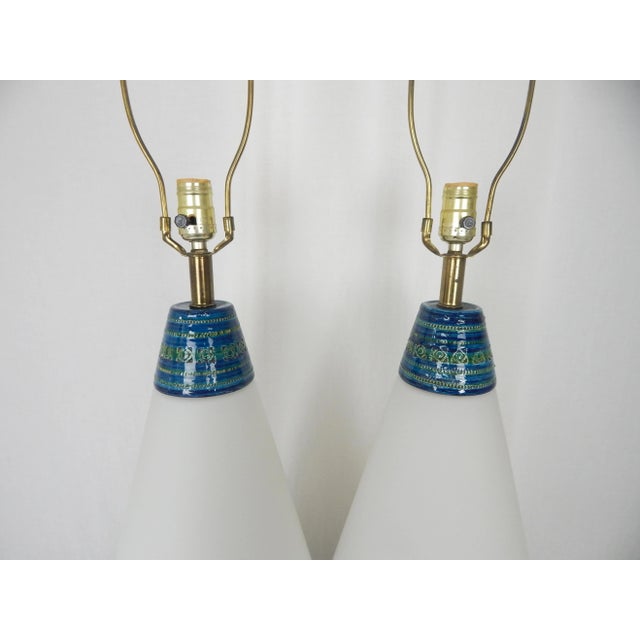 Rimini Blu Bitossi Mid-Century Lamps, Pair For Sale In Orlando - Image 6 of 12