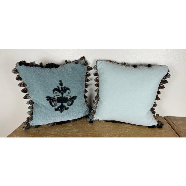 Traditional Pair of Custom Velvet Appliqué Pillows by Melissa Levinson For Sale - Image 3 of 6