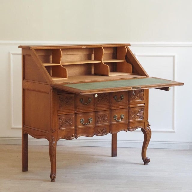 This French writing desk dates from around 1900 and belongs to the late Historicist style of interior design, with echoes...