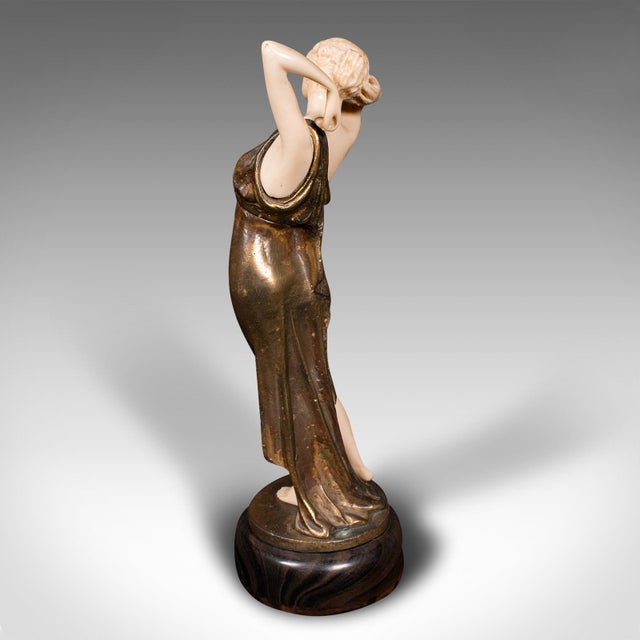 Early 20th Century 1930's Pair of Vintage Art Deco Figures For Sale - Image 5 of 12