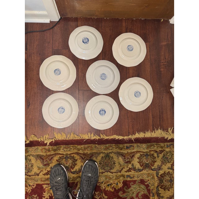 A cohesive expression of American heritage, this curated set of Liberty Blue plates presents the iconic Independence Hall...