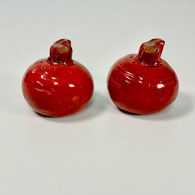 1976 Vintage Boho Chic Trompe L’Oeil Red Beet Salt & Pepper Shakers - A Pair. For Sale - Image 6 of 10