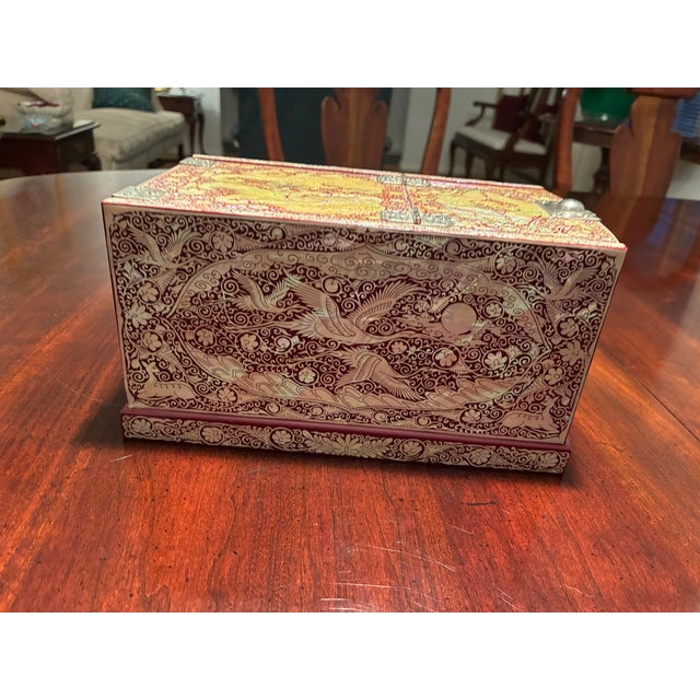 Late 20th Century Beautiful Mother of Pearl Laquer Jewel Box For Sale In New York - Image 6 of 7