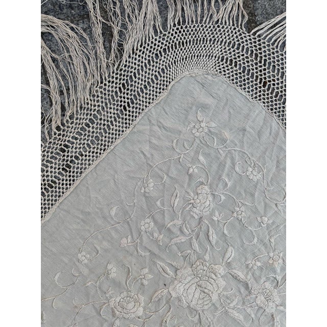 Manila Piano Shawl with Floral Chinese Embroidery, 1920s For Sale - Image 4 of 14