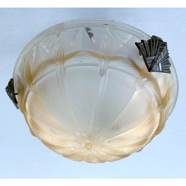 French Art Deco Pendant Light in Bronze and Glass by Müller Frères, 1930s from Muller Frères For Sale - Image 13 of 18