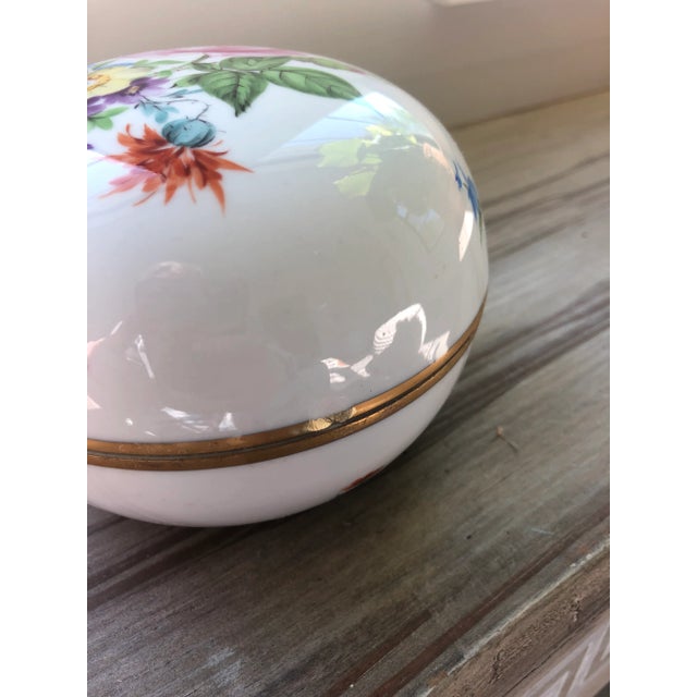 1960s Herend Porcelain Hand Painted Floral Lidded Trinket Box For Sale - Image 9 of 10