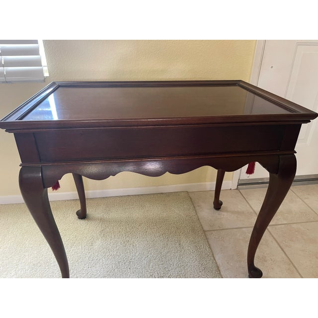 Lovely American made Knob Creek 1998 Queen Anne Tea table with side trays that pull out for tea cups. Excellent condition.