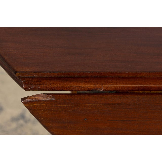 Antique English Victorian Drop-Leaf Dining Table in Mahogany, Late 19th Century For Sale - Image 4 of 18
