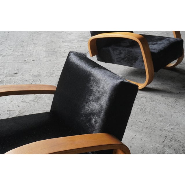 Vintage Tank Lounge Chairs in Pony Skin by Alvar Aalto for Artek, 1960s, Set of 2 For Sale - Image 3 of 10