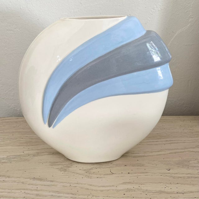 Vintage 1980s Postmodern Round Flat Art Deco Style Ceramic Vase (Signed) For Sale - Image 4 of 13
