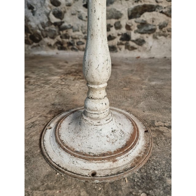 This antique French table dates from around 1900 and combines traditional materials with a simple, functional design...