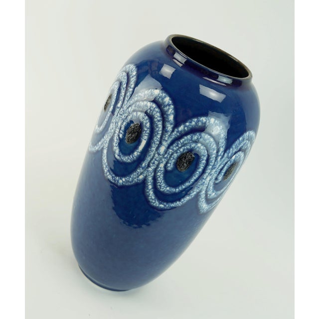 1960s Mid-Century Fat Lava Ceramic Model No. 546-41 Vase with Blue White Swirl Pattern from Scheurich Keramik, 1960s For Sale - Image 5 of 10