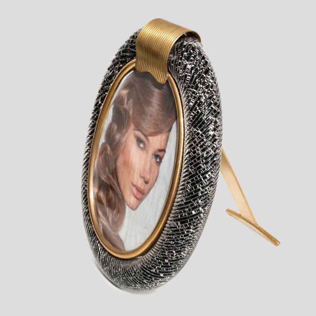 1970s Oval Black Murano Glass Picture Frame with Brass Decor, 1970s For Sale - Image 5 of 9