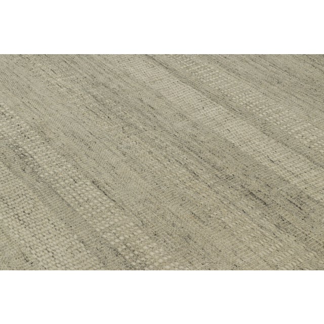Rug & Kilim’s Contemporary Textural Rug in Cream and Gray Tones For Sale In New York - Image 6 of 7