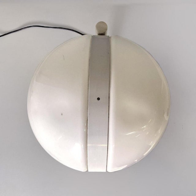White Mid-Century Modern Italian Round White Table Lamp from Stilnovo, 1960s For Sale - Image 8 of 16