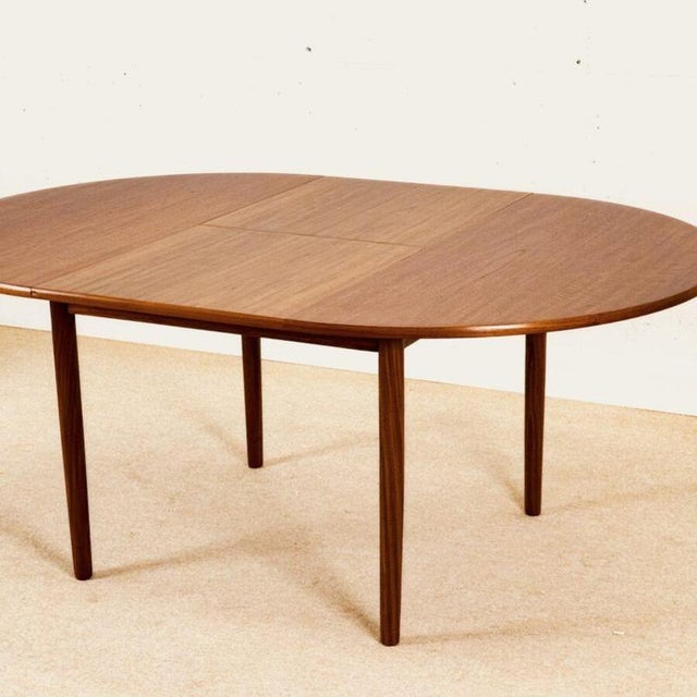 Mid-Century Modern Danish Round Extendable Dining Table in Teak For Sale - Image 3 of 13