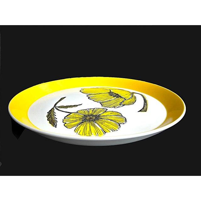 Mid-Century Modern 1970s Mikasa Duplex Duet Yellow Poppy Chop Plate Designed by Ben Seibel For Sale - Image 3 of 13