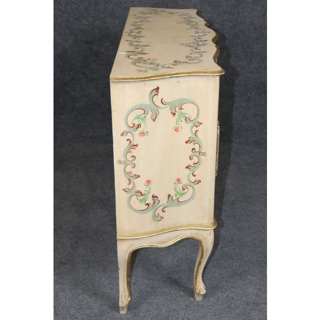 Vintage Italian Venetian Style Creme Painted & Gilt Cabinet C. 1950s For Sale - Image 9 of 15