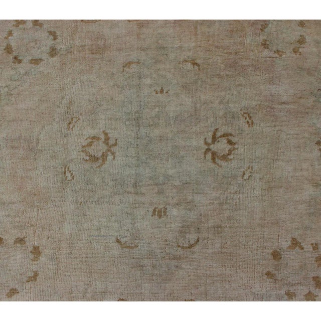 Traditional Cream Background Mid Century Vintage Oushak Rug From Turkey With Floral Design For Sale - Image 3 of 13