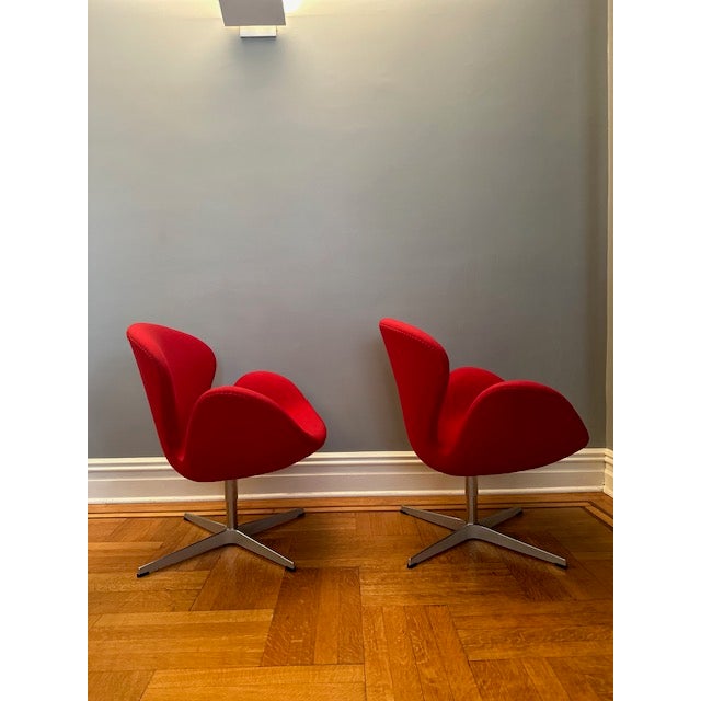 2010s Pair of Fritz Hansen Swan Chairs For Sale - Image 5 of 6