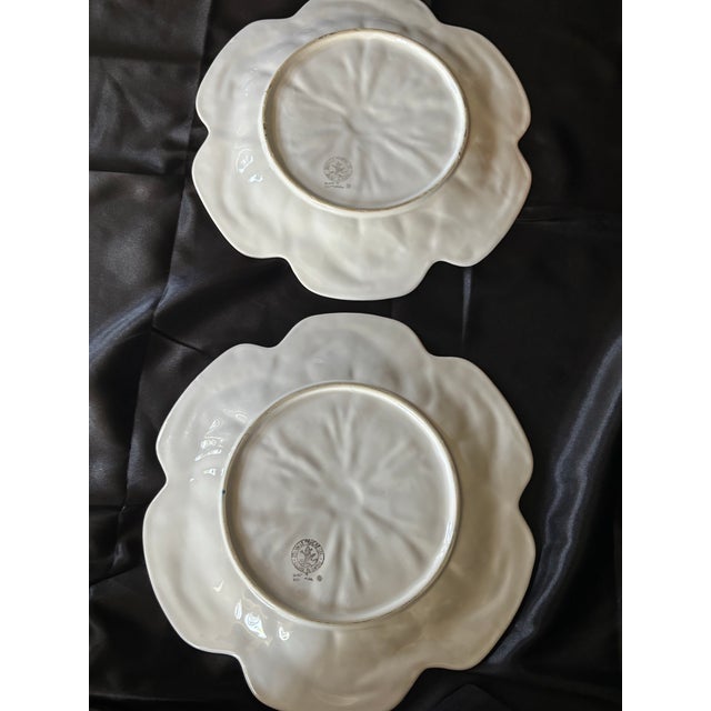 Rustic European 1980s Bordallo Pinheiro White Ceramic Cabbage Leaf Plates - Set of 2 For Sale - Image 3 of 3