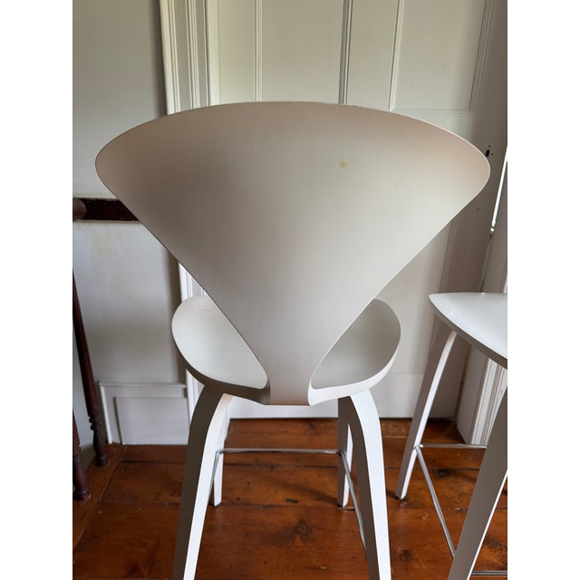 Mid-Century Modern Pair of Authentic Cherner Chair Company White Counter Stools — Sold as-Is For Sale - Image 3 of 8
