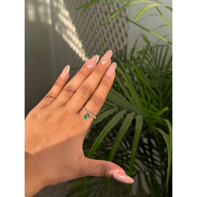 Contemporary Emerald Beaded Charm Band Ring Size 5 in 14k White Gold For Sale - Image 9 of 16