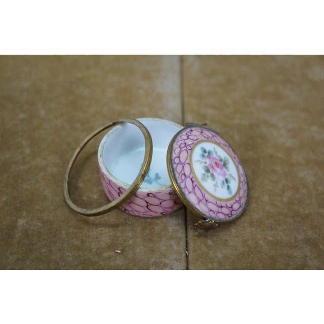 2 Antique French Limoges & 1 Chinese Cloisonne Frog Trinket Pill Snuff Boxes For Sale - Image 11 of 16