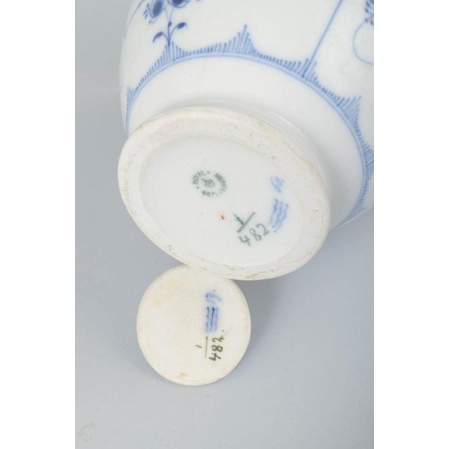 Chocolate Jug in Porcelain with Blue Fluted Pattern from Royal Copenhagen, 1890s For Sale - Image 4 of 5