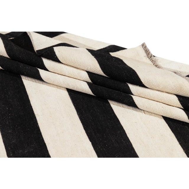 Apadana Oversize 21st Century Modern Flat-Weave Kilim Rug For Sale - Image 4 of 11